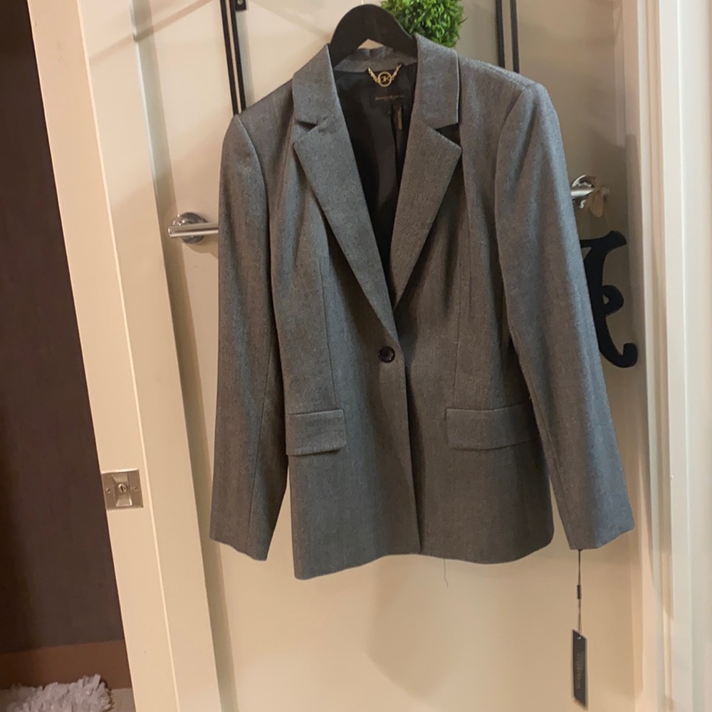 NWT Dona Karan suit jacket size 8 but also fits 10 it’s long. Not too warm chic!